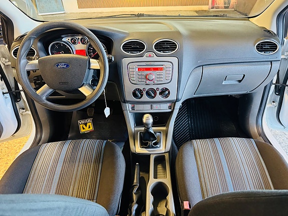Ford Focus 8 of 14
