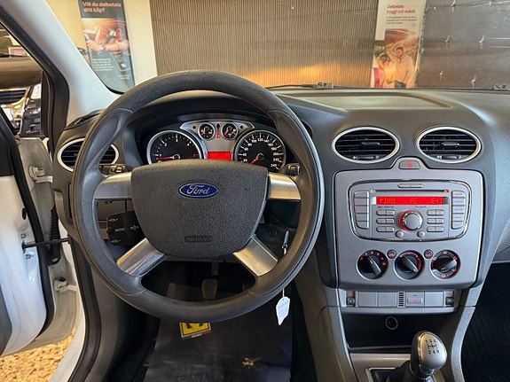 Ford Focus 9 of 14