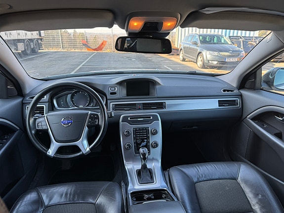 Volvo V70 9 of 12