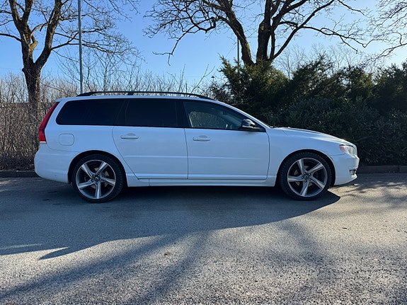 Volvo V70 2 of 12