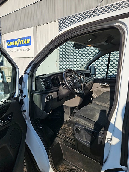 Ford Transit Custom 8 of 23