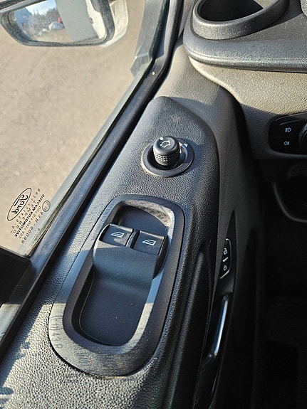 Ford Transit Custom 9 of 23
