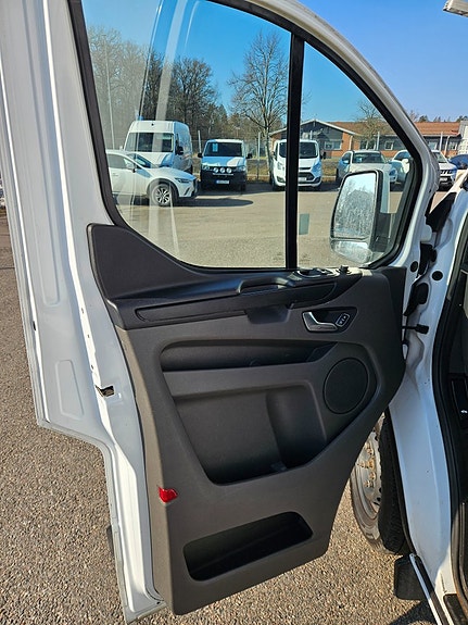 Ford Transit Custom 7 of 23