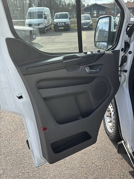 Ford Transit Custom 19 of 23