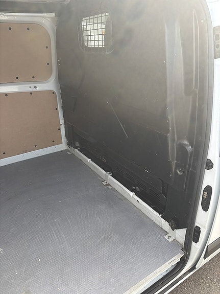Ford Transit Custom 23 of 23