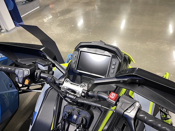 Polaris 9R INDY XCR 136" DEMO 5 of 5