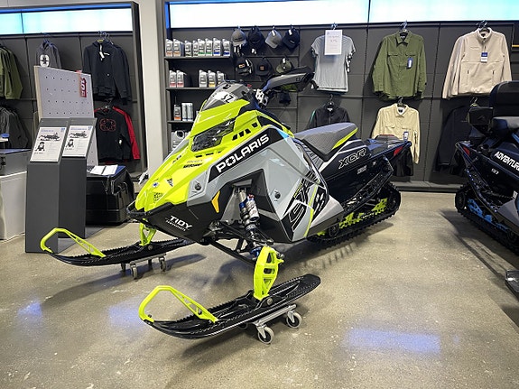 Polaris 9R INDY XCR 136" DEMO 2 of 5