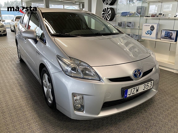 Toyota Prius 2 of 5