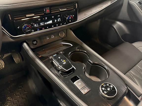 Nissan X-Trail 18 of 27