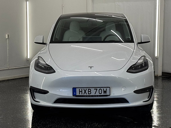Tesla Model Y 2 of 19