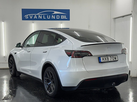 Tesla Model Y 5 of 19