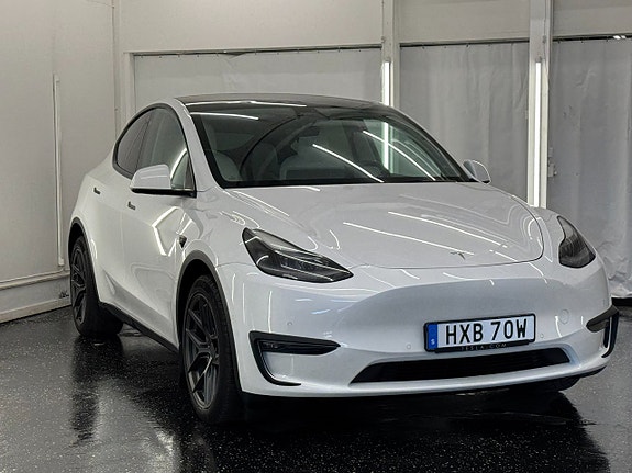 Tesla Model Y 3 of 19