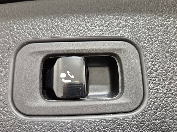 Mercedes-Benz GLC300 e 9 of 11