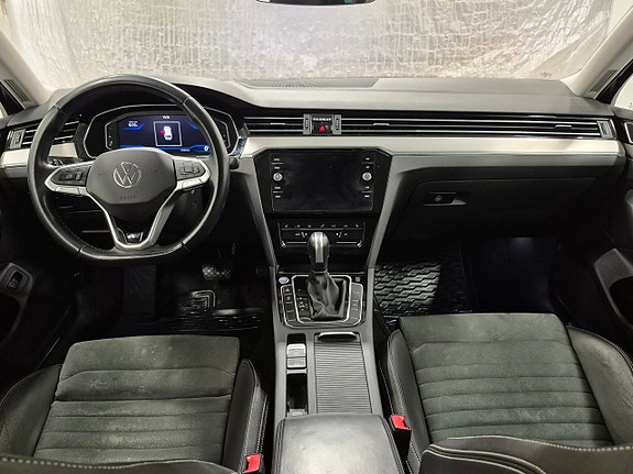 Volkswagen Passat 6 of 13