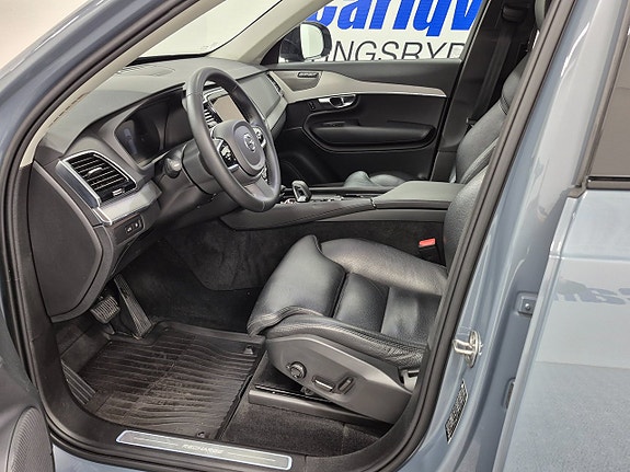 Volvo XC90 2 of 11
