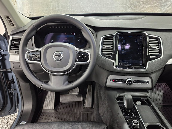 Volvo XC90 6 of 11
