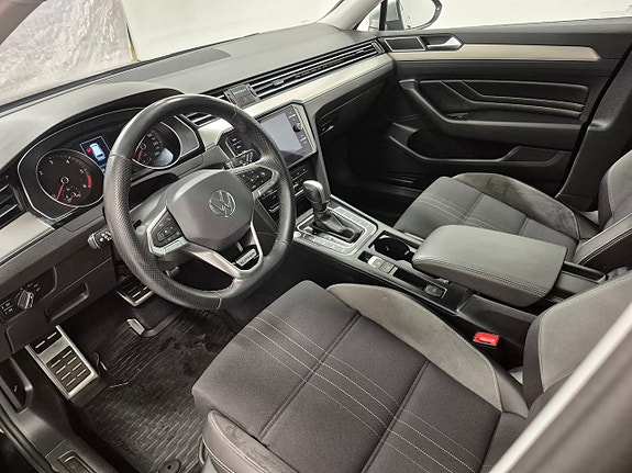 Volkswagen Passat Alltrack 2 of 5