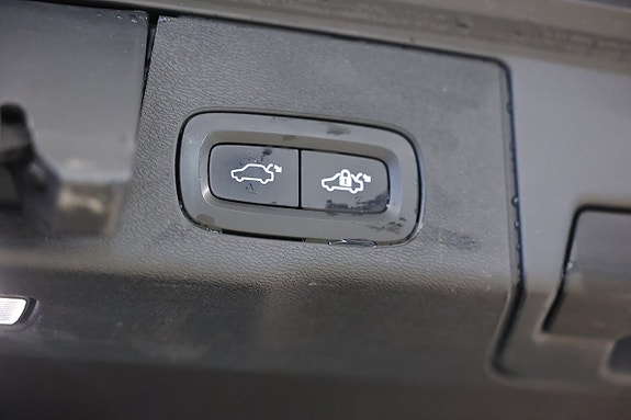 Volvo XC60 11 of 25