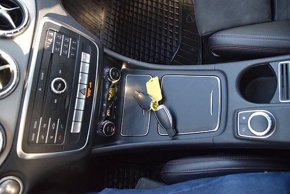 Mercedes-Benz CLA200 13 of 22