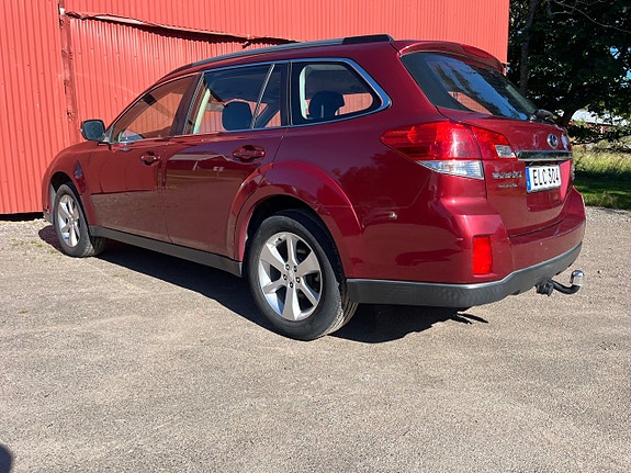 Subaru Outback 2 of 5