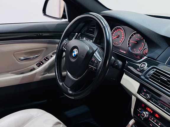 BMW 520d 3 of 5