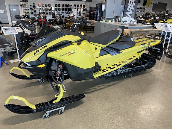 Ski-Doo Backcountry X-RS 850 E-TEC Turbo R with WIS 146 DSHOT 2.0in 51mm 10.25 in. C