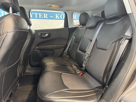 Jeep Compass 18 of 22