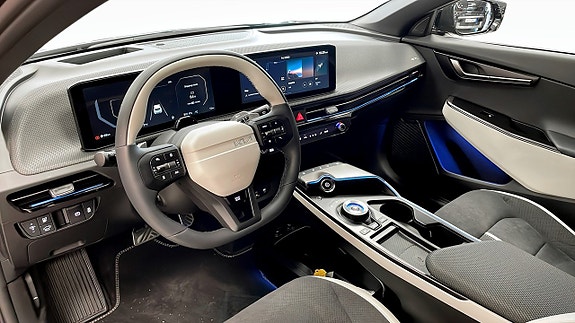 Kia EV6 8 of 12