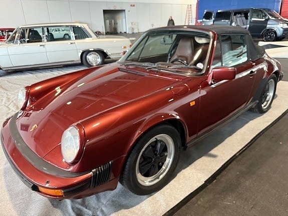 Porsche 911 2 of 5