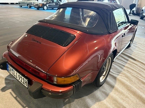 Porsche 911 4 of 5