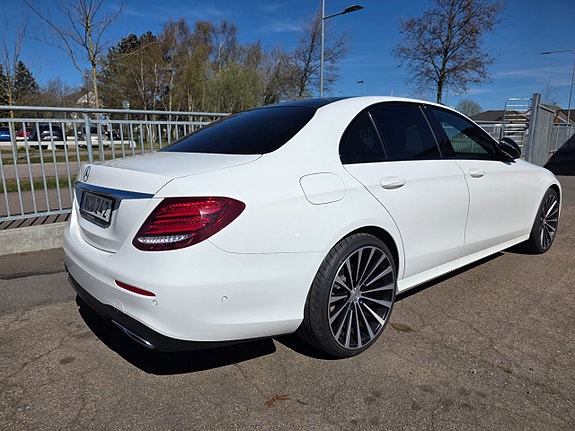 Mercedes-Benz E220 d 2 of 5