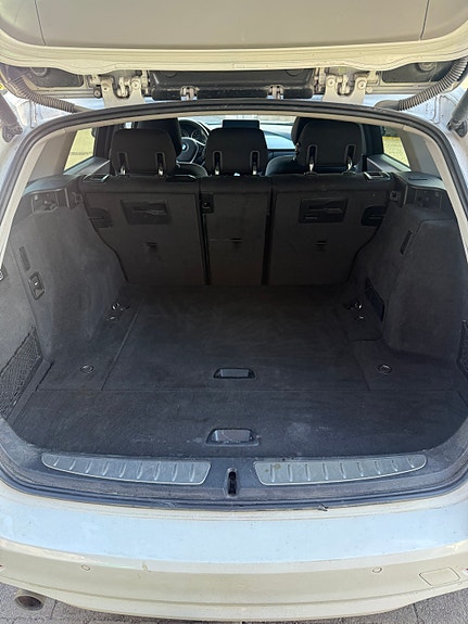 BMW 320d 2 of 5