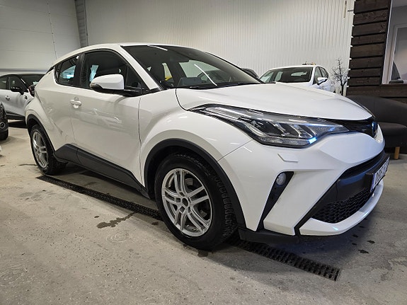 Toyota C-HR 2 of 5