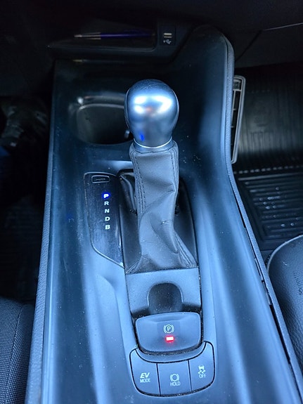 Toyota C-HR 14 of 16
