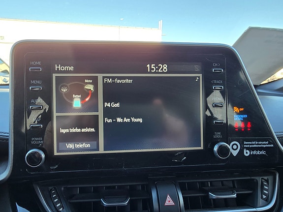 Toyota C-HR 13 of 16