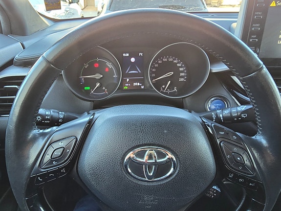 Toyota C-HR 11 of 16