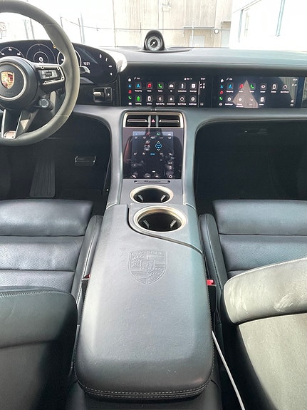 Porsche Taycan Turbo S 17 of 19