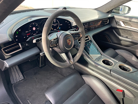 Porsche Taycan Turbo S 12 of 19