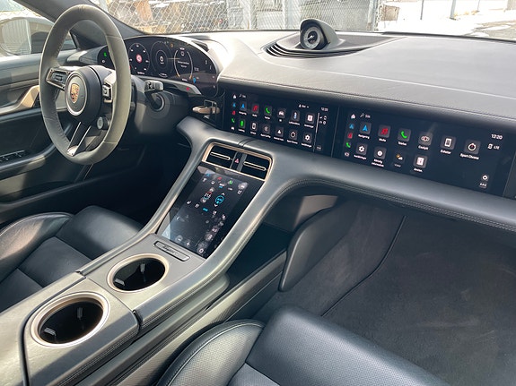 Porsche Taycan Turbo S 10 of 19