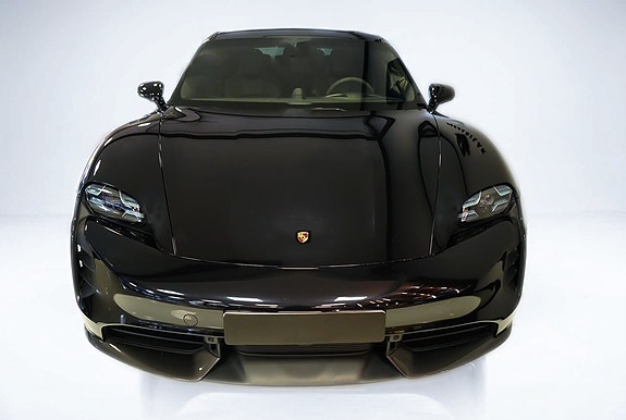 Porsche Taycan Turbo S 3 of 5