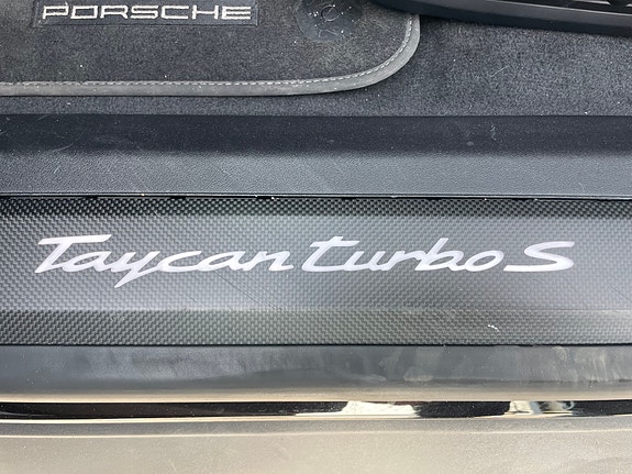 Porsche Taycan Turbo S 11 of 19