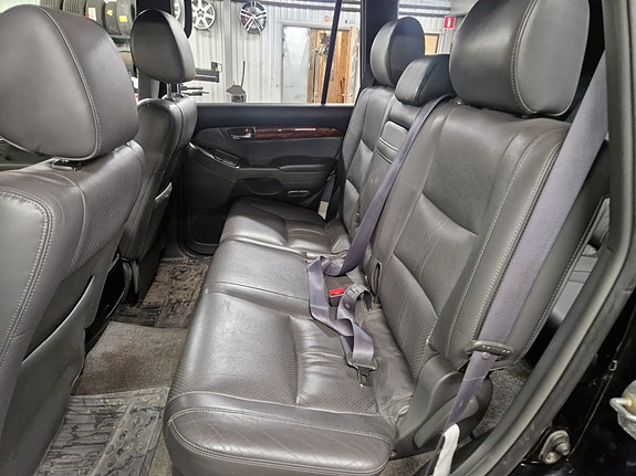 Toyota Land Cruiser 17 of 18