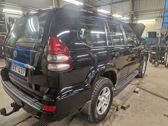 Toyota Land Cruiser 7 of 18