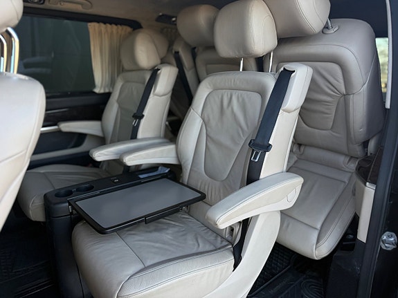 Mercedes-Benz V250 17 of 23