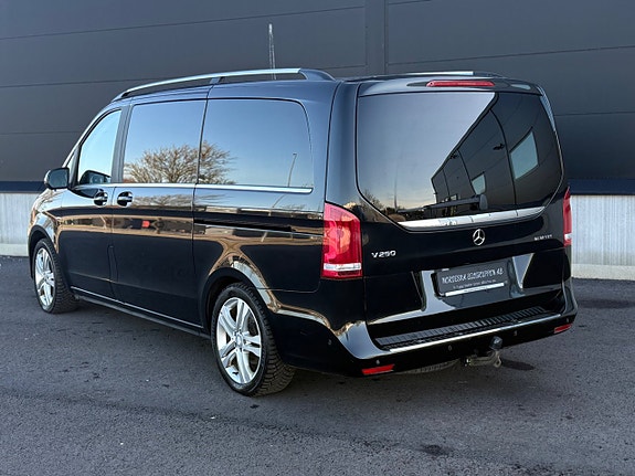 Mercedes-Benz V250 10 of 23