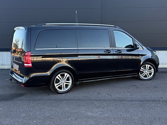 Mercedes-Benz V250 7 of 23