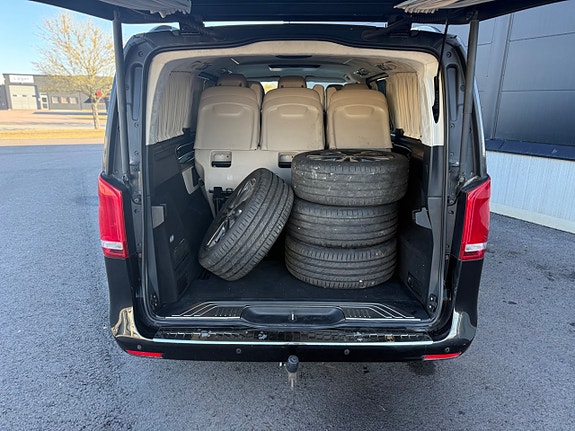Mercedes-Benz V250 18 of 23