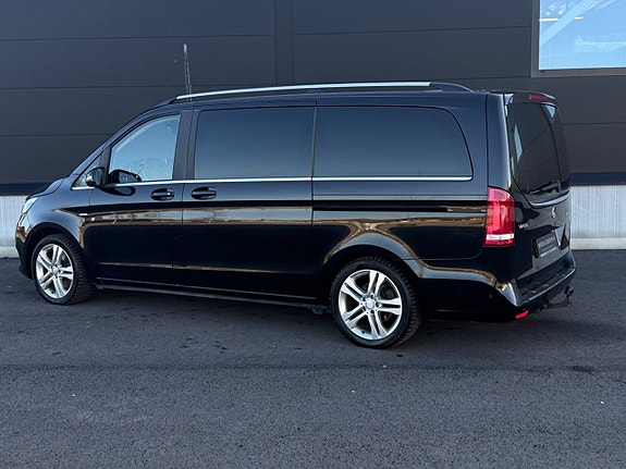Mercedes-Benz V250 11 of 23
