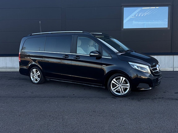 Mercedes-Benz V250 5 of 5