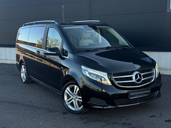 Mercedes-Benz V250 4 of 5